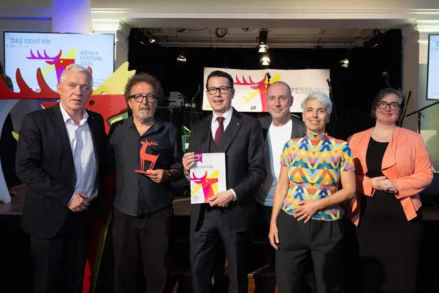 Martin Lammerhuber (GF Kultur.Region.Niederösterreich), Jimmy Schlager
(Musiker), Kurt Hackl (Landtagsabgeordneter), Martin Vogg (GF Kulturvernetzung
Niederösterreich), Katharina Cibulka (Künstlerin, Projekt „Wie lange noch?
SOLANGE…), Mieze Medusa (Poetry Slammerin) | Foto: eSeL.at – Lorenz Seidler