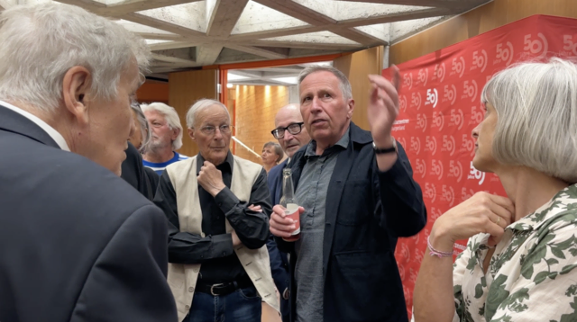 Die Architekten führten interessierte Besucher durch das erneuerte Kulturzentrums Güssing.  | Foto: Elisabeth Kloiber/MeinBezirk