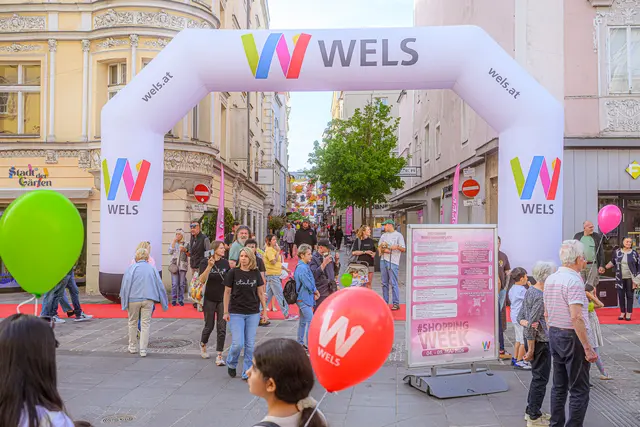 Mehr als 40.000 Menschen stürmten die Welser Innenstadt bei der vergangenen ShoppingNight. | Foto: Rene Hauser