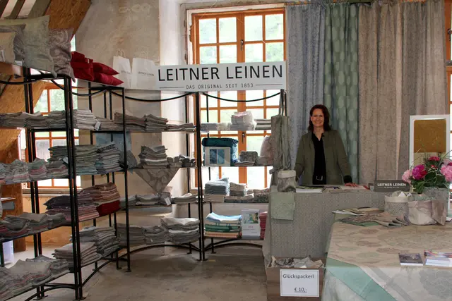 Über 100 regionale Webereien, Tischlereien und Kunsthandwerksbetriebe präsentieren am Markt ihre Produkte. | Foto: Naturfabrik Ahorn