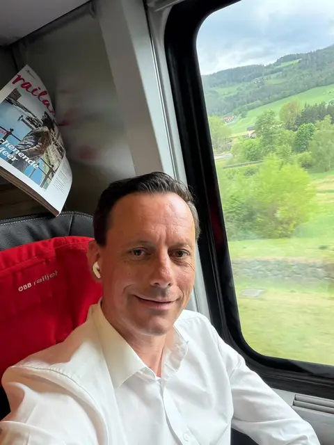Der leidenschaftliche Bahnfahrer will auch die Verbindung in seinen Wahlkreis Graz und Graz-Umgebung weiter aufrechterhalten. | Foto: Gödl