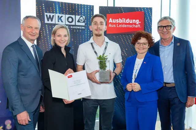 (v.l.): Bundesspartenobmann Manfred Denk, WKÖ-Vizepräsidentin Bettina Dorfer-Pauschenwein, 
Christian Wieser, StS Elisabeth Zehetner, SkillsAustria-Präsident Josef Herk | Foto: Weinwurm Fotografie