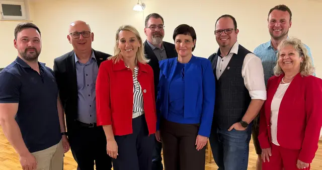Daniela Wurzinger (4.v.r.) ist neue Parteichefin der ÖVP Leopoldschlag. | Foto: ÖVP