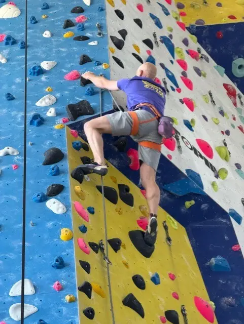 Michael beim Klettern | Foto: ClimbingZoo