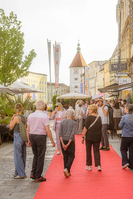 Mehr als 40.000 Menschen stürmten die Welser Innenstadt bei der vergangenen ShoppingNight. | Foto: Rene Hauser