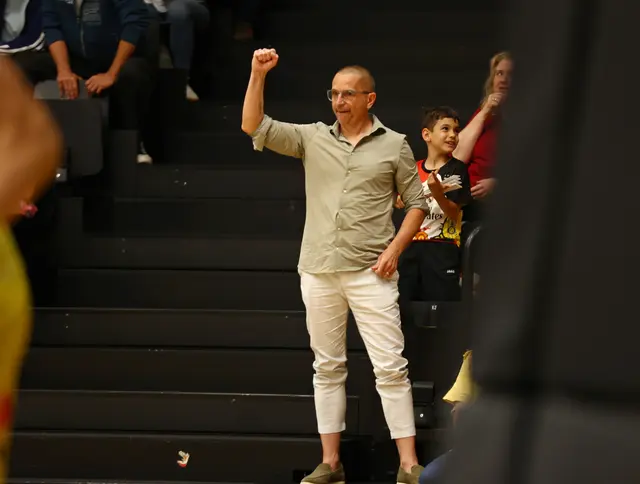 Am Schluss freute sich auch General Manager Michael Schrittwieser. | Foto: Basketball Austria/Kohlmaier