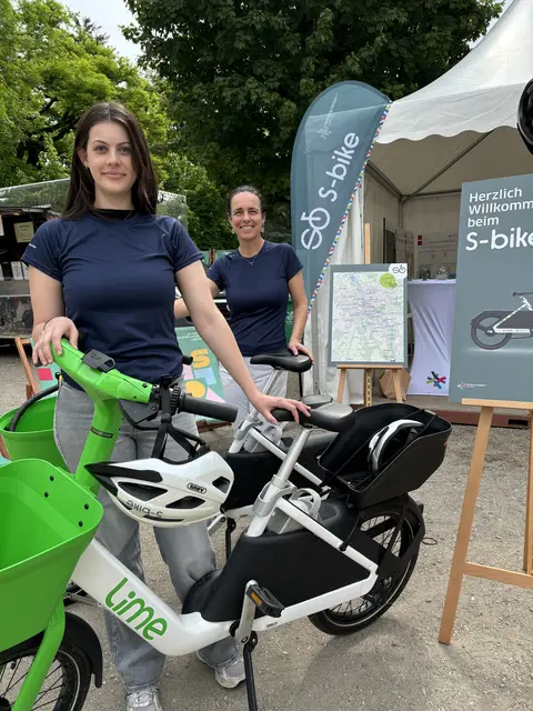 Informierten rund um das Thema S-Bike: Catherina Haigermoser und Yvonne Rosenstatter. | Foto: Lisa Gold