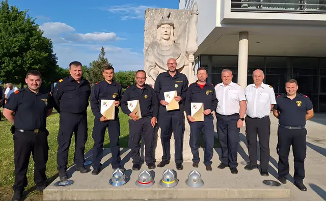 Hubert Eßletzbichler (FF Brettl), Harald Rambousek (FF Hub-Lehen), Daniel Wieland (FF Pyhrafeld) und Simon Höhlmüller (FF Wang) glänzten bei der „Feuerwehrmatura“. | Foto: zVg