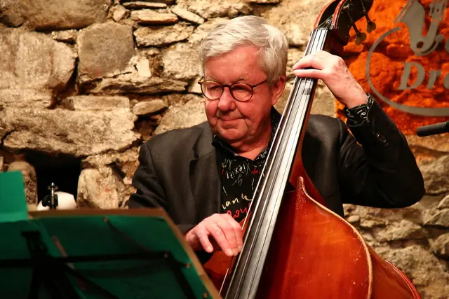 Heinrich Werkl spielte den Kontrabass. | Foto: JazzClub Drosendorf