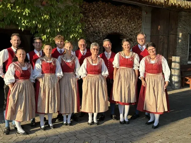 Andrea Wutte (ganz rechts) mit der Volkstanzgruppe Keutschach | Foto: privat