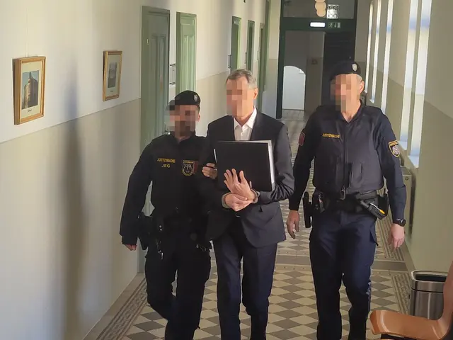 Für den 58-jährigen Winzer wird sich in den nächsten Stunden entscheiden, ob er des Mordes verurteilt, oder freigesprochen wird. | Foto: Katharina Schrefl