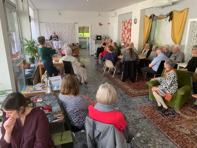 Die Lesung mit Willi Neubauer lockte zahlreiche Interessierte zum MIO-Treff. | Foto: Wolfgang Spitzmüller