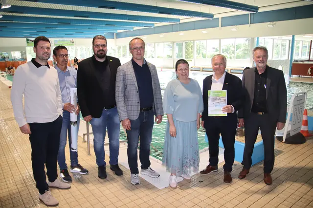 Philipp Huemer, Philipp Hausleitner, Robert Schmidt, Markus Billek, Sonja Skalnik, Josef Ober, Manfred Riedler (v.l.). | Foto: MeinBezirk/Herwig Brucker