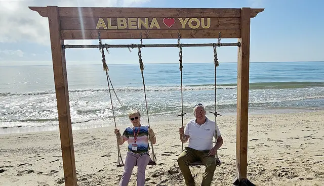 Ingrid und Leopold Kapeller am Strand | Foto: PVÖ Vitis