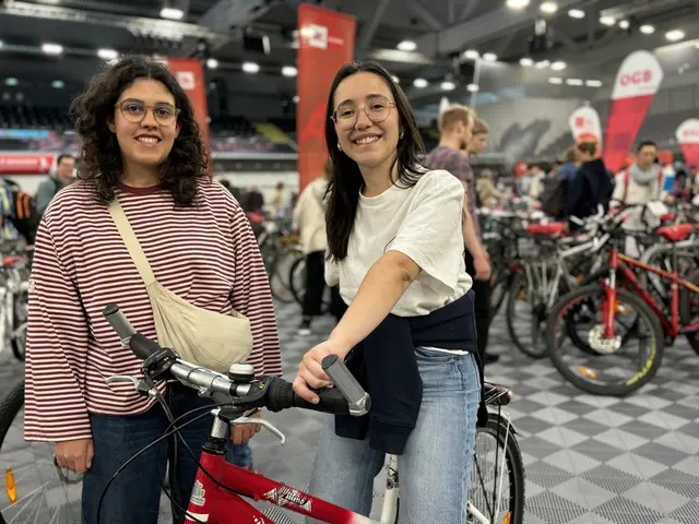 Joana und Margarida waren bei der Radbörse mit dabei. | Foto: Lisa Gold