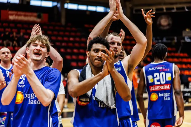 Die Gunners-Spieler durften über einen verdienten Sieg bei der BC Vienna jubeln. | Foto: Basketball Austria / A. Pichler