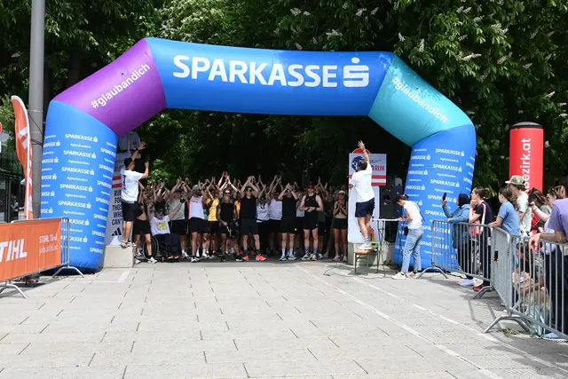 Vor dem Start wurde noch gut Stimmung gemacht. | Foto: Königer