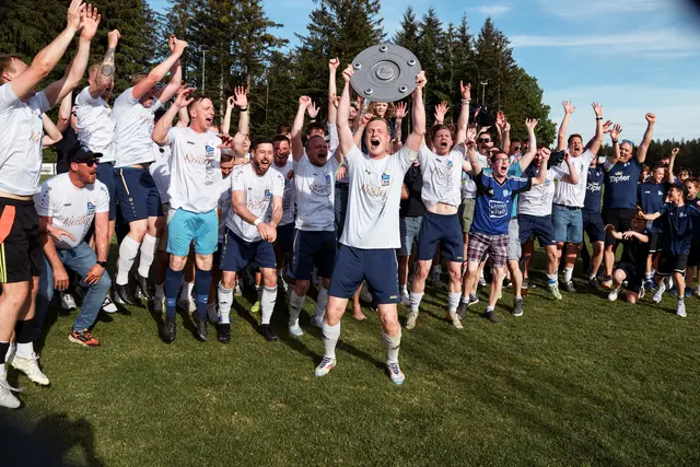 Riesiger Jubel in Münzkirchen – die Kampfmannschaft kürte sich vorzeitig zum Meister. | Foto: FC Münzkirchen