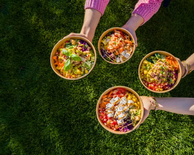 Gäste können sich ihre Bowl Schritt für Schritt selbst an einem iPad zusammenstellen. | Foto: Anna Prechtl
