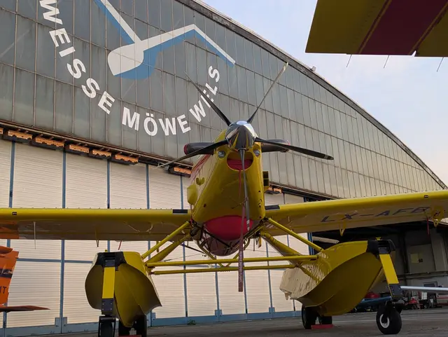 Vier Spezialflugzeuge des Typs Air Tractor AT-802AF "Fire Boss" machten Zwischenstopp in Wels, bevor es zur Großübung weiterging. | Foto: Glaser