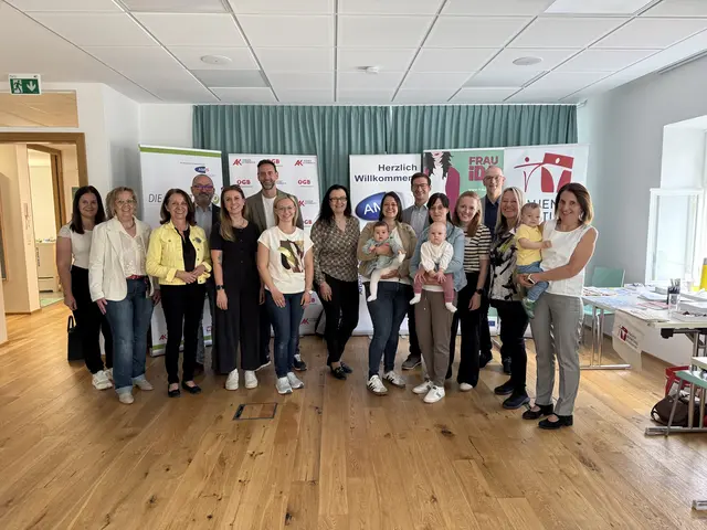 Diana Bliemel, Sonja Klinger, Anne Blauensteiner, Andreas Preiser, Viktoria Reisinger, Thomas Weiss, Ingrid Hofbauer, Tanja Fröschl, Stefan Waldhäusl, Julia Steininger, Bianca Weiland, David Pollak, Karin Polt, Petra Zeilinger. | Foto: AMS Zwettl
