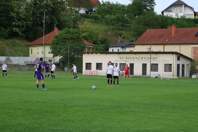 Der SV Hannersdorf stellte bereits in der ersten Halbzeit die Weichen auf Sieg und führte zur Pause mit 2:0. | Foto: Jana Gollacz