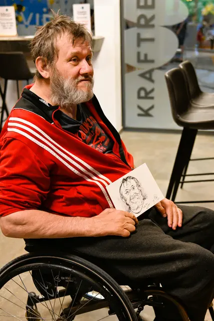 Hans mit seinem Bild | Foto: Kraftreich