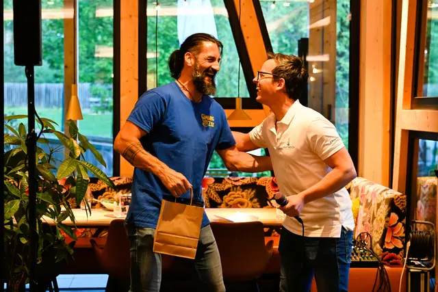 Lukas und Gerhard hatten sichtlich Spaß bei der Preisverteilung | Foto: Kraftreich
