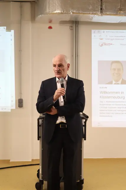 Hausherr und Direktor der Weinbauschule Reinhard Eder begrüßte das Fachpublikum. | Foto: Höheren Bundeslehranstalt und Bundesamt für Wein- und Obstbau Klosterneuburg