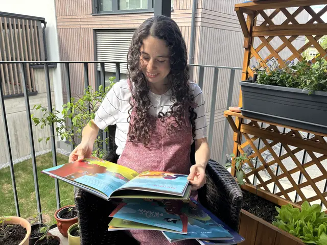Jede Geschichte entsteht in liebevoller Handarbeit: Yenny Jozić-Reyes schreibt ihre Texte selbst und entwickelt eigene Zeichnungen und Figurenideen. | Foto: Theresa Vogl