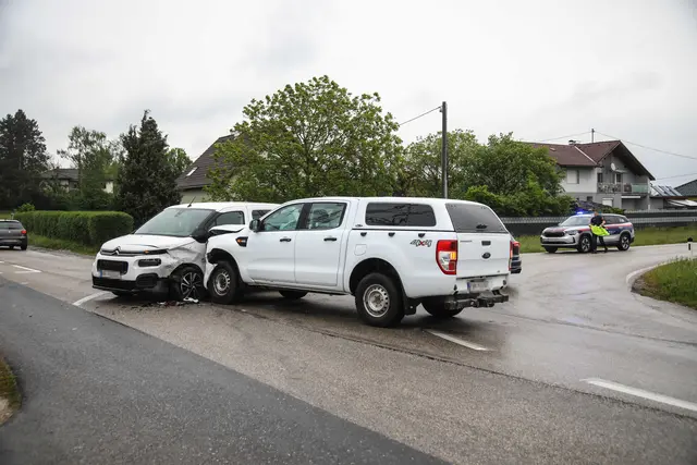 Ford kracht auf Buchkirchner Straße in Citroen