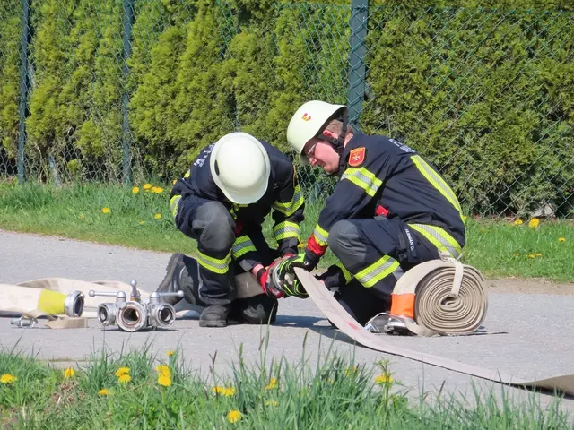 Bei Übungen konnten die jungen Feuerwehrleute sogar echte Flammen löschen. | Foto: BFKdo Hermagor