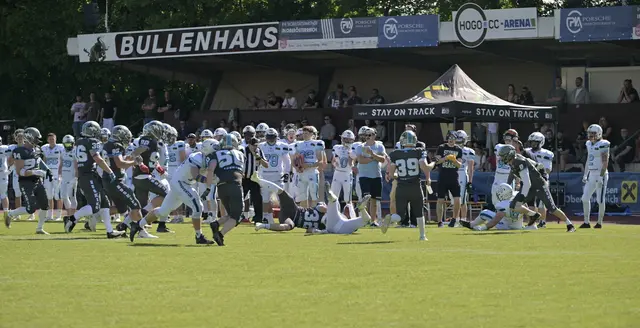 Am 9. Mai forderten die Welser Huskies die Styrian Bears im Mauthstadion heraus und lieferten sich einen Tanz mit dem Bären. | Foto: Huskies Wels/Straub