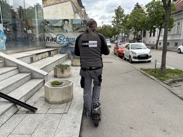 Die Blinker verschwinden vor dem Körper des Fahrers und sind nicht sichtbar.