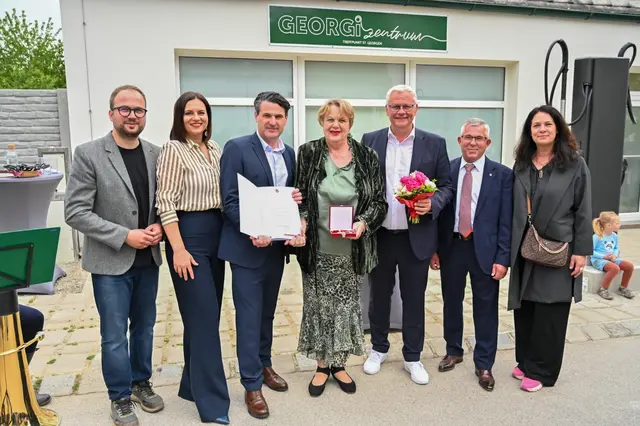 Die frühere Stadtbezirksvorsteherin Adelheid Hahnekamp wurde mit dem Verdienstkreuz in Gold der Freistadt Eisenstadt ausgezeichnet.  | Foto: Eisenstadt