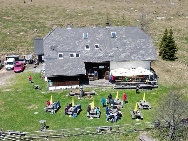 Die Brendlhütte, seit 1683, zumindest existiert in der Hütte ein Bild aus dieser Zeit, gibt es sie schon. | Foto: Günther Koch