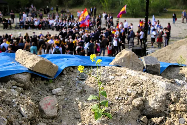 Aus Gedenken wächst Zukunft! So empfanden es viele Besucher der Feier in Gusen. | Foto: Eckhart Herbe