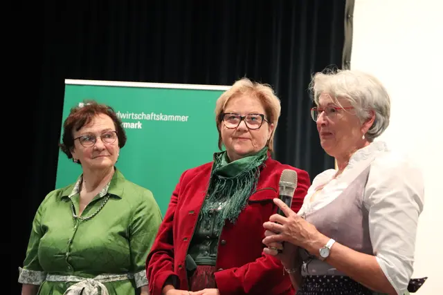 Vorgängerinnen der Bezirksbäuerin Andrea Simperl:  Gabriele Konrad, Gusti Maier und Grete Auer | Foto: Edith Ertl