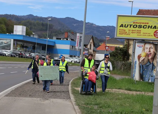 Unterstützt von zahlreichen Helferinnen und Helfern rückten die Kundinnen und Kunden sowie Assistentinnen und Assistenten aus, um in Bruck Müll zu sammeln. | Foto: Lebenshilfe Bruck – Kapfenberg