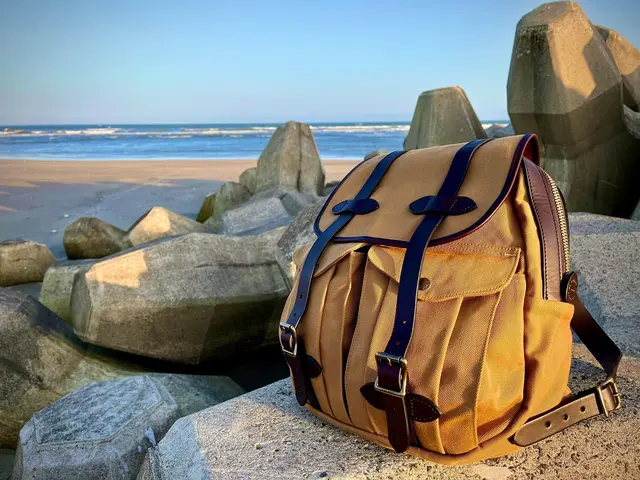 Nicht fehlen darf der Rucksack, der während des Urlaubs zum beliebten Begleiter wird.  | Foto: Pixabay / Tymco