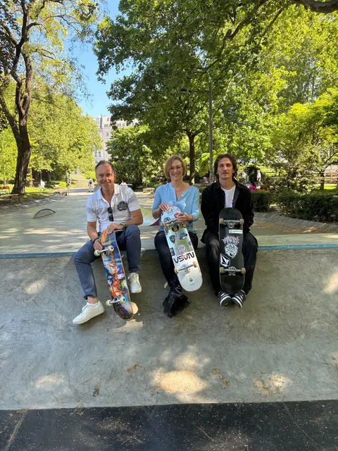 Bei der Eröffnung anwesend (von links): Karl Hawliczek (Direktor der Wiener Stadtgärten), Lea Halbwidl (SPÖ, Bezirksvorsteherin) und Antonio Aiello (Geschäftsführung Skateboard Club Vienna) | Foto: BV 4