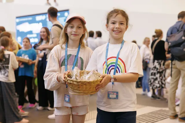 Am "Changemaker-Markttag" verkaufen Kinder ihre selbstgemachten Produkte.  | Foto: Lydia Naomik
