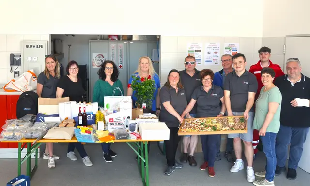Bei strahlendem Frühlingswetter trafen sich mehr als 100 motivierte Teilnehmer in Waldhausen zum gemeinsamen Start der OÖ Bewegungs-Challenge. Eine Veranstaltung der Gesunden Gemeinde Waldhausen. Die Challenge läuft noch bis Anfang August.  | Foto: Gesunde Gemeinde Waldhausen