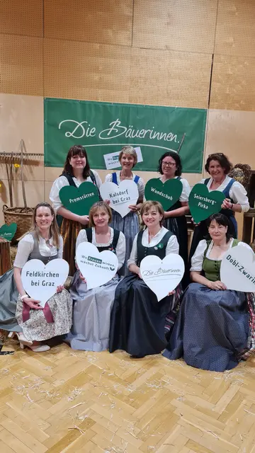  Die Gemeindebäuerinnen der Veranstaltungsgemeinden:
Vorne v.l.n.r Petra Hatzl (Feldkirchen), Bezirksbäuerin Andrea Simperl, BLK Beraterin Magdalena Siegl, Marianne Kurz (Dobl-Zwaring),
hinten v.l.n.r. Franziska Zachenegger (Premstätten), Ursula Assinger (Kalsdorf), Barbara Lienhart (Wundschuh), Maria Propst (Seiersberg-Pirka)
 | Foto: privat