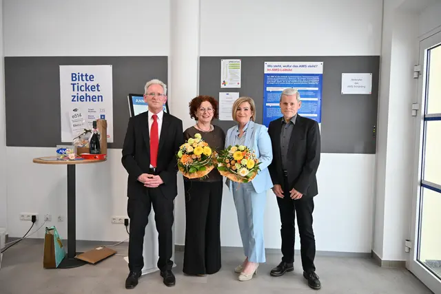 Von links nach rechts: AMS Schärding-Leiter Harald Slaby, die neue Stellvertretende Geschäftsstellenleiterin und Leiterin des SfA Barbara Pointner, Landesgeschäftsführerin AMS Oberösterreich Iris Schmidt und der bisherige stv. Leiter und Abteilungsleiter Rudi Zweimüller. | Foto: AMS Schärding