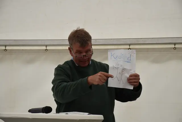 Ein Gedicht wurde vom Meister der Lehrwerkstätte GrünReich Franz Wanas vorgetragen. | Foto: Alexandra Goll