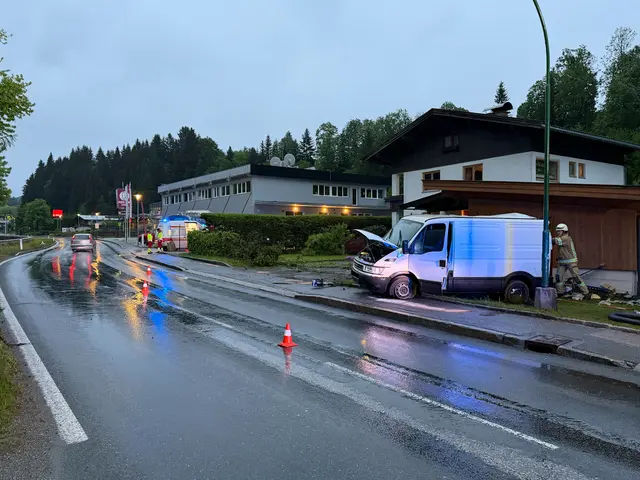 Die Einsatzkräfte wurden Dienstagfrüh um 5.20 Uhr zum Unfallort alarmiert. | Foto: ZOOM.TIROL