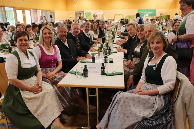 Li: Bgm. Waltraud Walch, Bgm. Barbara Walch, Bgm. Robert Tulnik, Bgm. Manfred Komericky, Bgm. Erich Gosch.
Re: Bezirksbäuerin Andrea Simperl, Vzbgm. Johannes Nickl, Vzbgm. Ingrid Baumhackl, Bgm. Hubert Holzapfel.
 | Foto: Edith Ertl