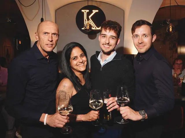 Von links: Eder Mat Couture-Chef Gerhard Eder, dasKlamm-Chef Julian Pretzmann mit Lebensgefährtin Sanam Darehshori, Optiker Felix Pippig | Foto: Filip Kufner