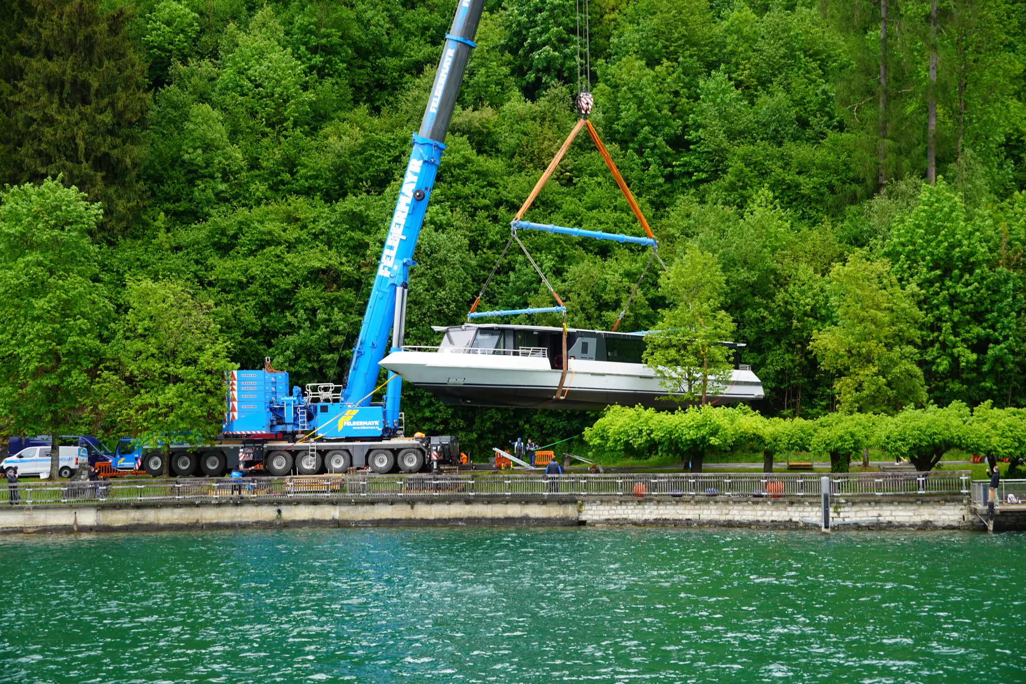 Schmittenhöhebahn AG: Neues Elektroschiff feierlich zu Wasser gelassen